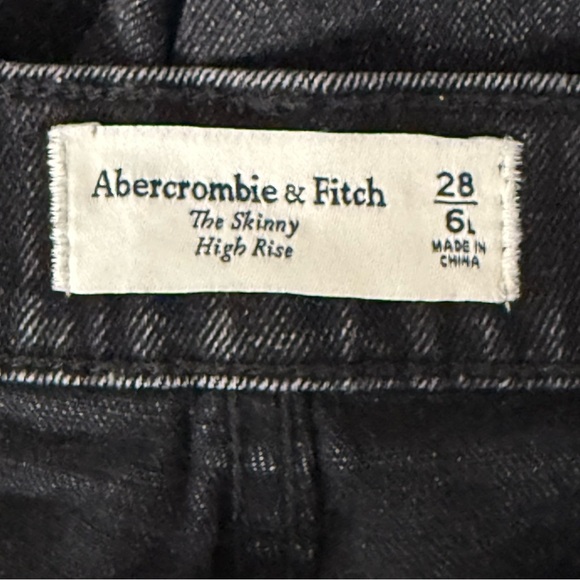 Abercrombie & Fitch Dark Wash “High Rise Skinny Jean.”
Size 28/6L - Picture 10 of 11